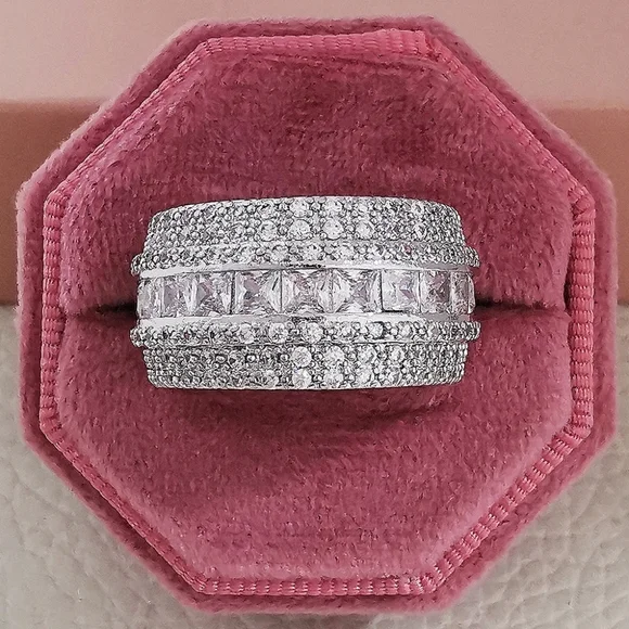 🩷Sterling silver diamond ring🩷 - Picture 3 of 5